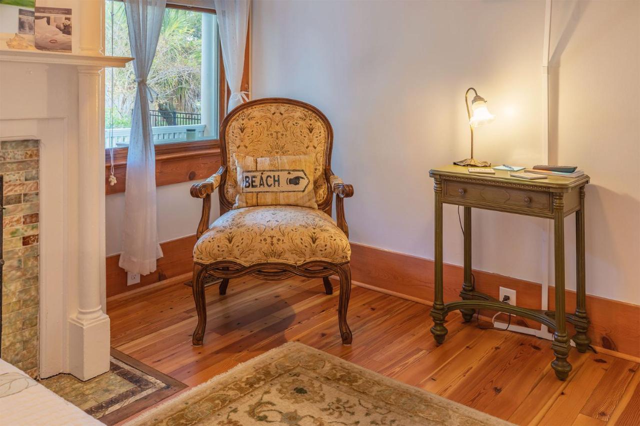 Surf Song Bed & Breakfast ไทบีไอส์แลนด์ ภายนอก รูปภาพ
