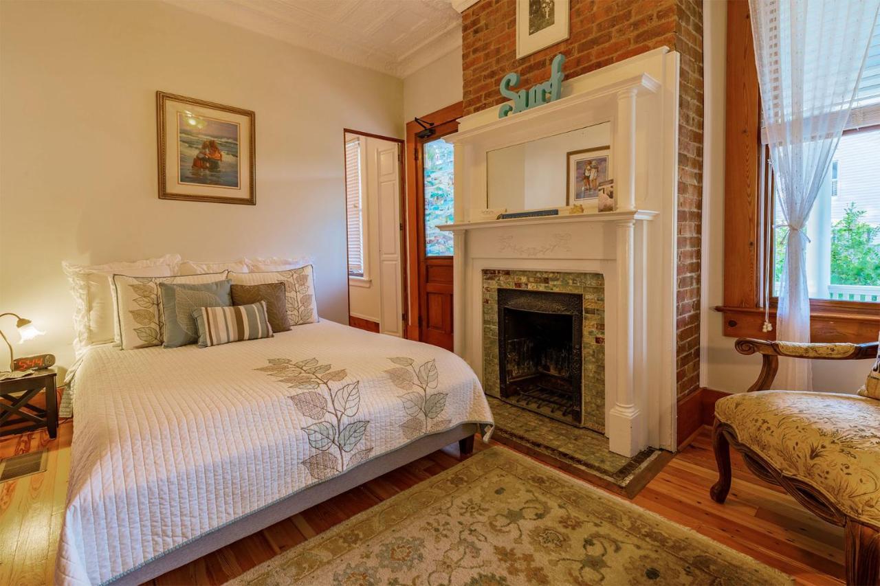 Surf Song Bed & Breakfast ไทบีไอส์แลนด์ ภายนอก รูปภาพ