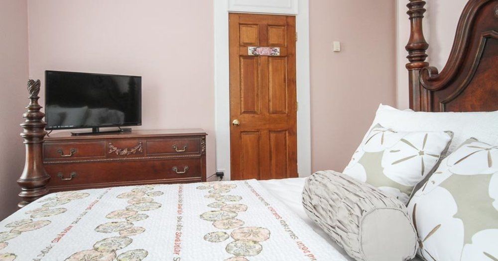 Surf Song Bed & Breakfast ไทบีไอส์แลนด์ ภายนอก รูปภาพ
