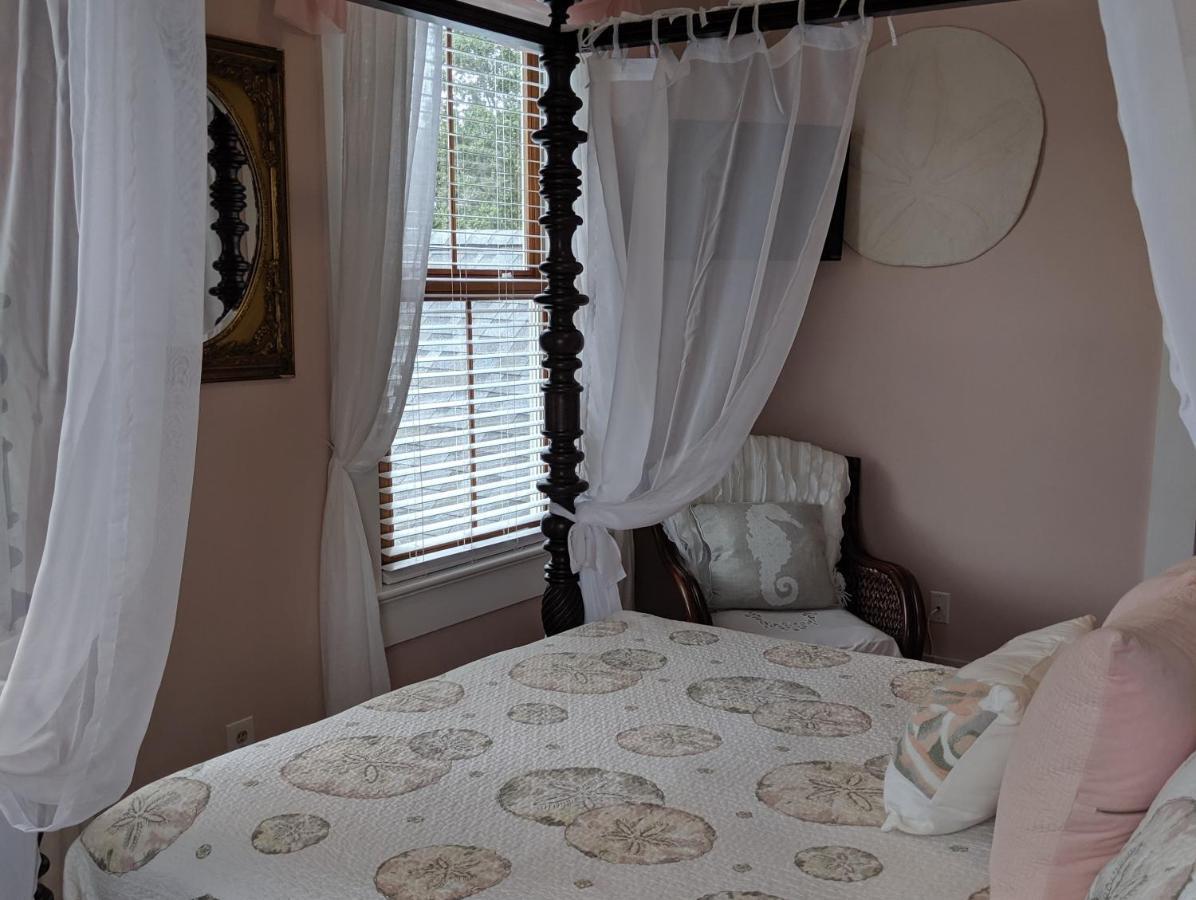 Surf Song Bed & Breakfast ไทบีไอส์แลนด์ ภายนอก รูปภาพ