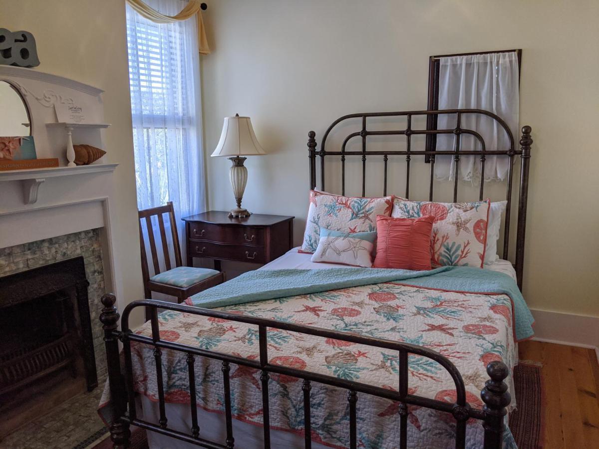 Surf Song Bed & Breakfast ไทบีไอส์แลนด์ ภายนอก รูปภาพ